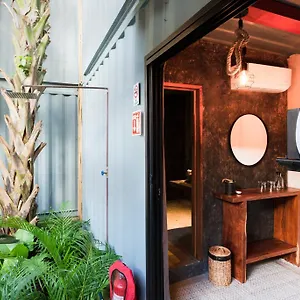 Meteora & Coffeehouse Hostel Tulum